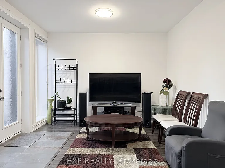 1606 Sandhurst Cres — Photo 27