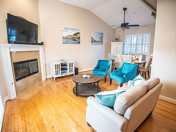 vaulted ceilings & fireplace