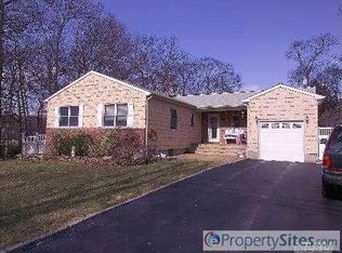 241 Beaverdam Rd, Islip Terrace, NY 11752