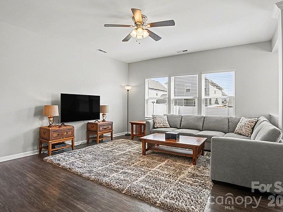 3rd image of 12527 Gotland Rd