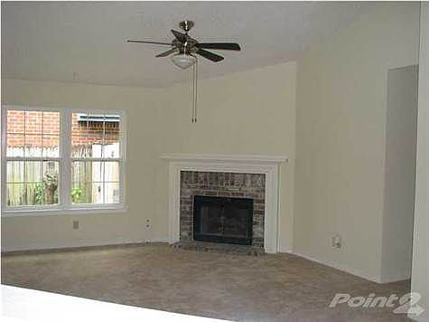 4th image of 3101 Leesburg Sq