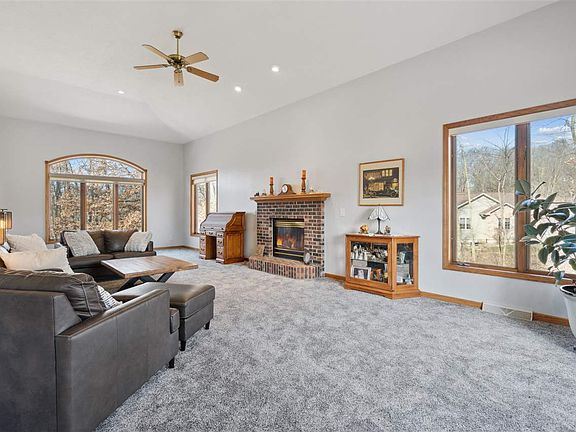 5th image of 1467 Lauren Ct NE