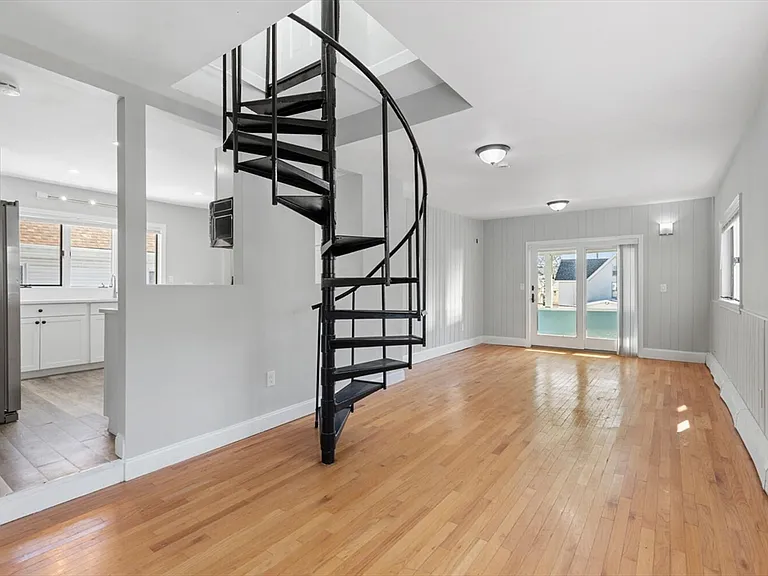7 Hawthorne St #2 — Photo 6