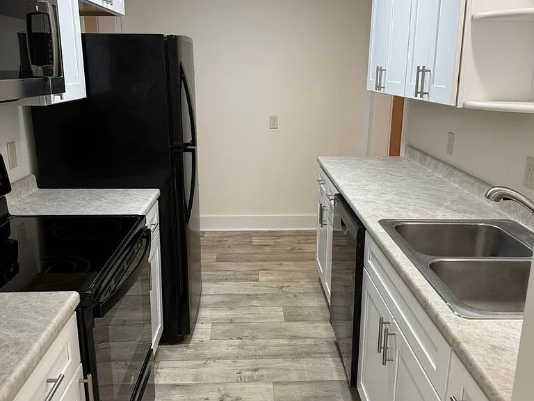 112 Donaldson St — Photo 4