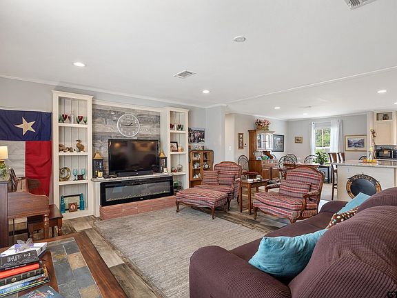 4th image of 127 Red Bud Cir