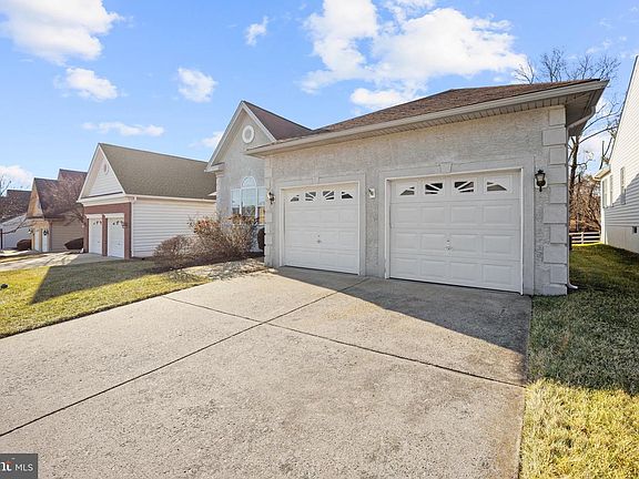 2nd image of 8 Cassin Hill Rd