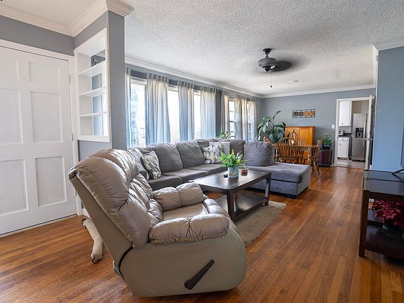 2nd image of 204 W Edison Ave