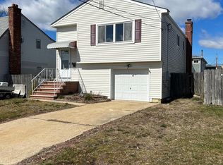48 Halycon Rd, Lindenhurst, NY 11757