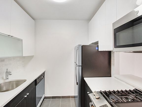 4th image of 108 E 96th St APT 18b