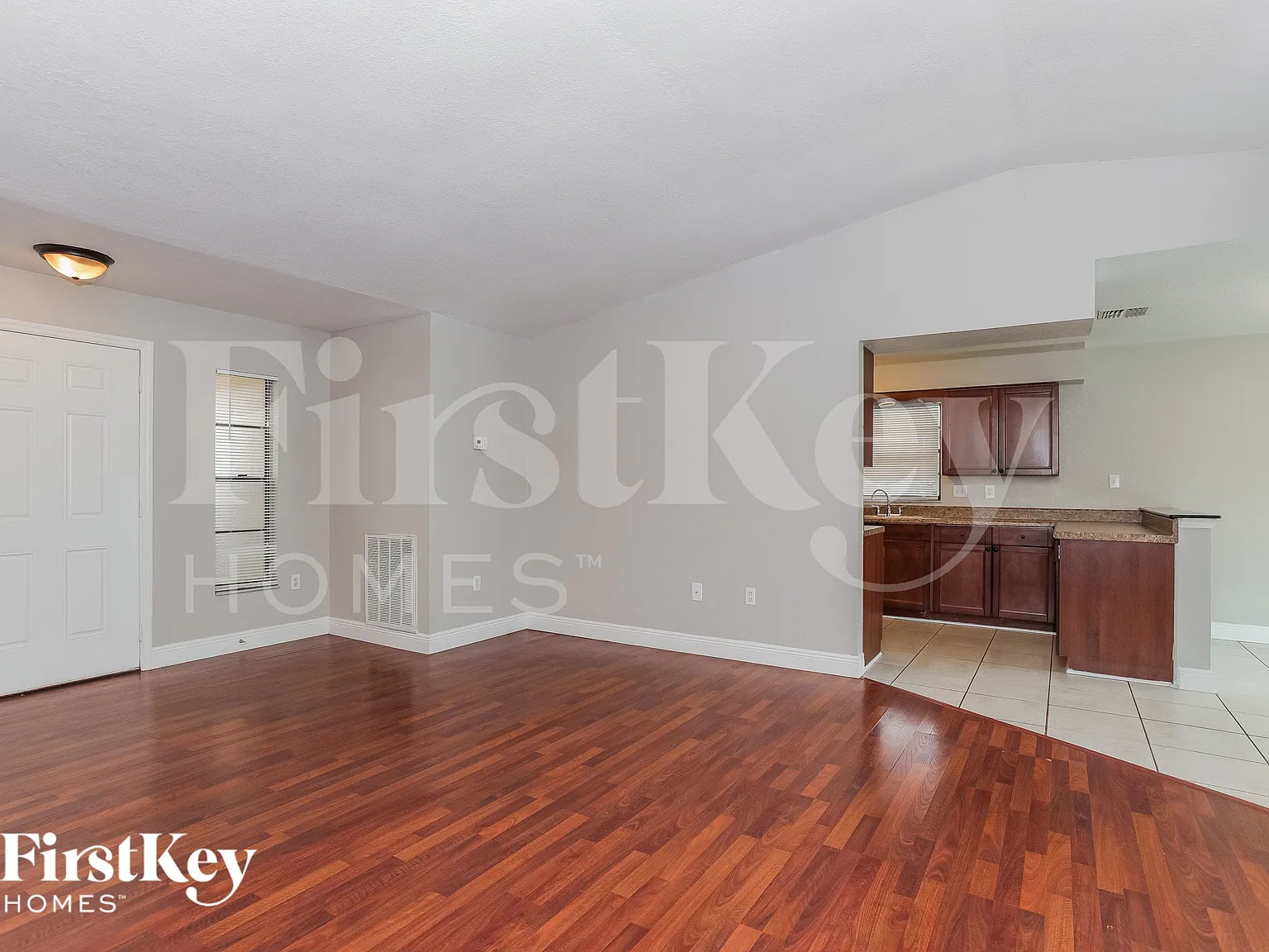 3 bed, 2.0 bath, 1232 sqft, $1,555 — Photo 3