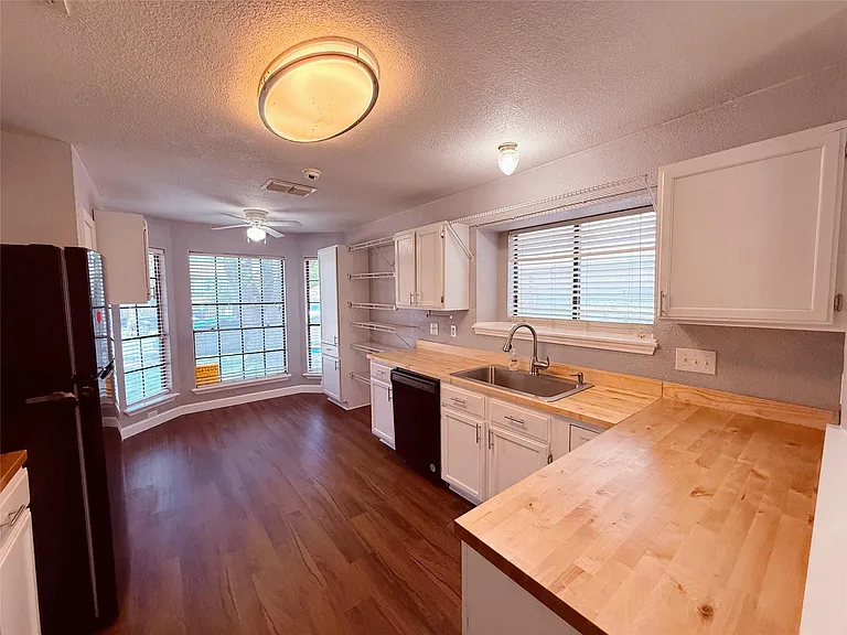12314 Thompkins Dr — Photo 9