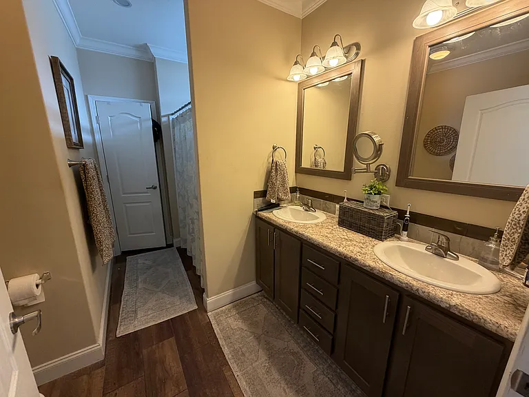 211 Hummingbird Ln — Photo 3