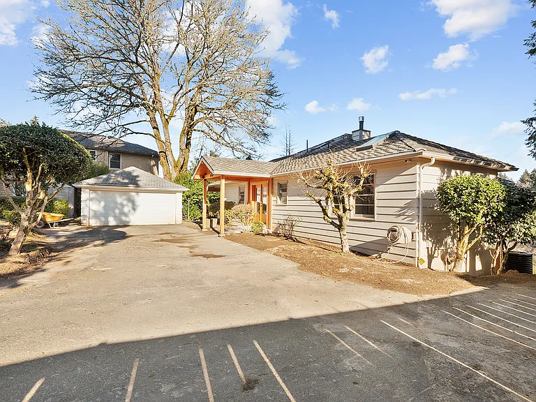 Glenmorrie Dr — Photo 53