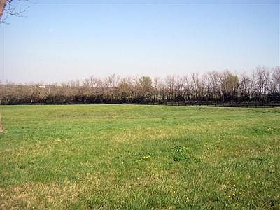 3rd image of 100 Stirling Ln