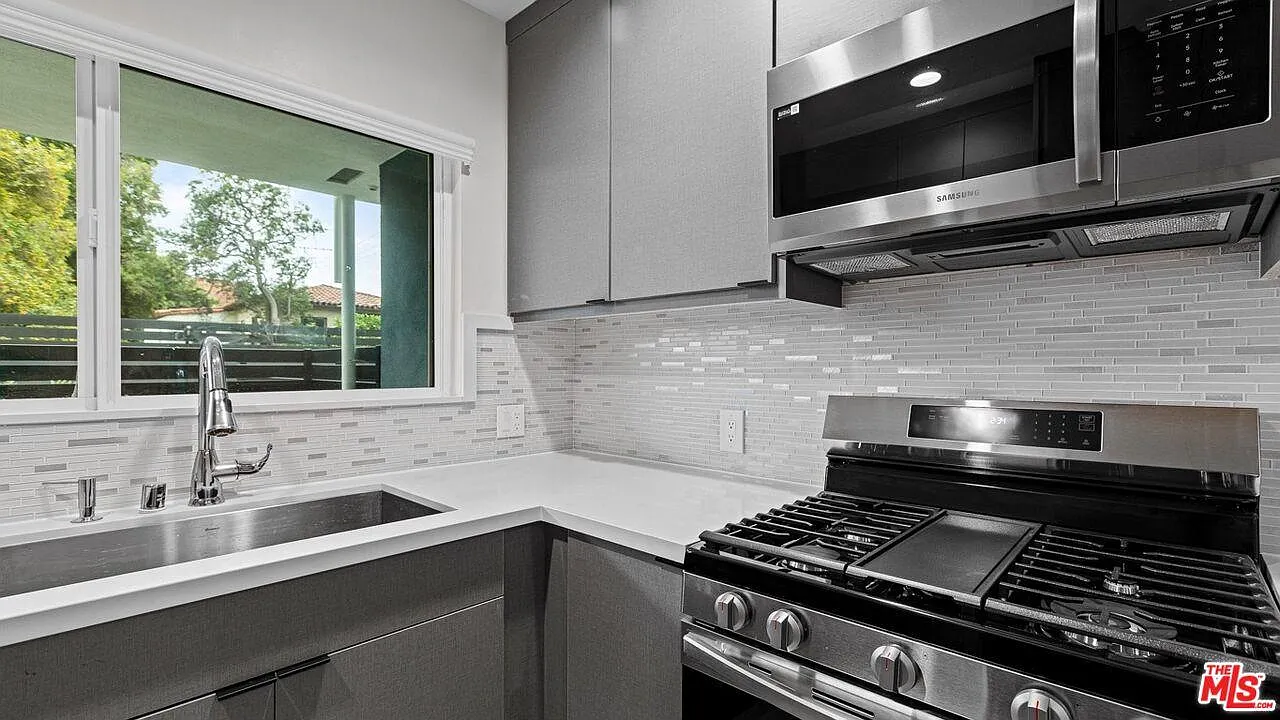 1 bed, 800 sqft, $3,000 — Photo 3