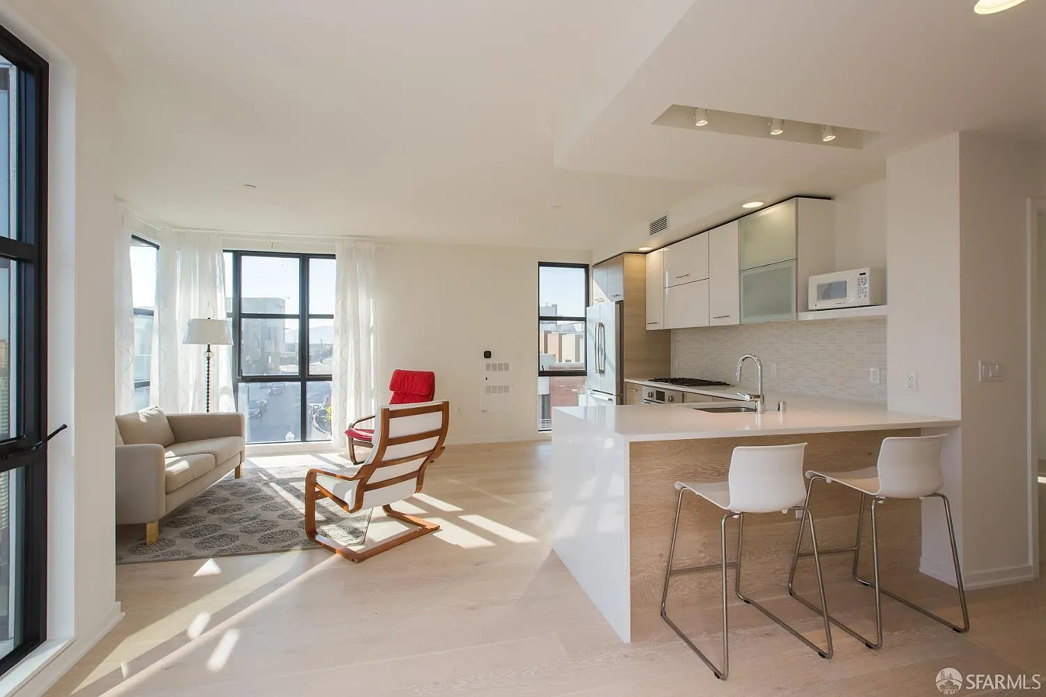 2 bed, 2.0 bath, 1012 sqft, $4,800 — Photo 2