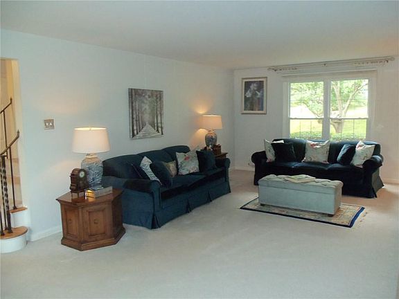 3rd image of 235 Silver Oak Dr