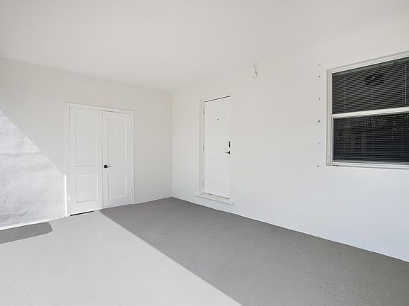 5th image of 401 42nd St