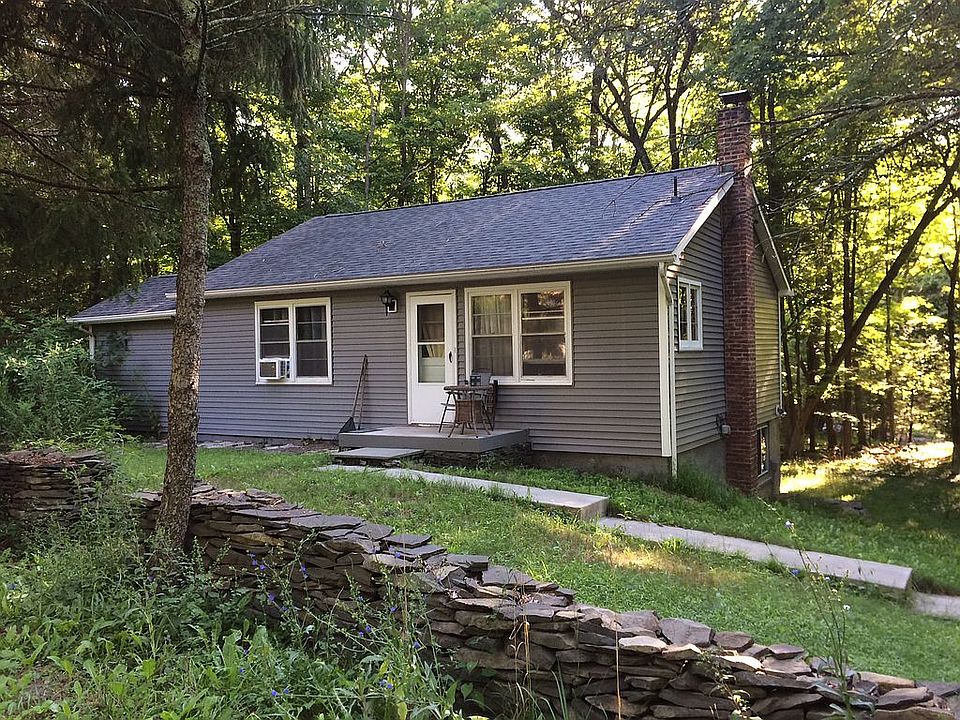 Sawkill River just behind!