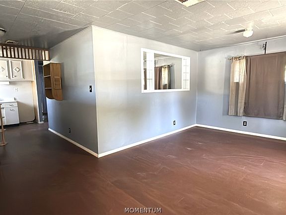3rd image of 2029 Simms Avenue