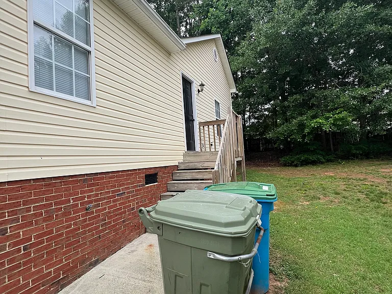 114 Webbs Mill Dr — Photo 17