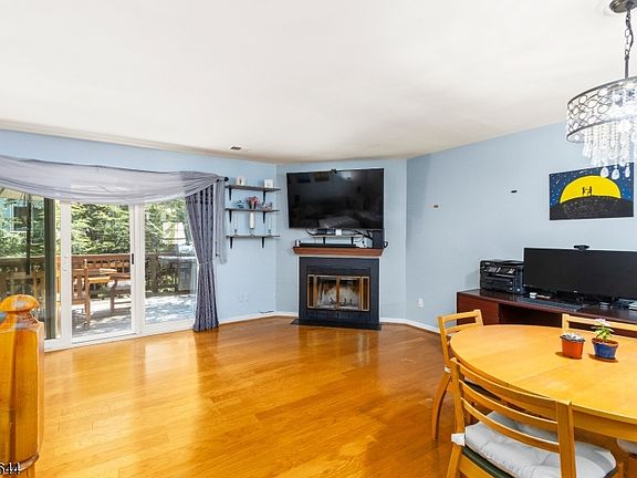 5th image of 327 Smithwold Rd
