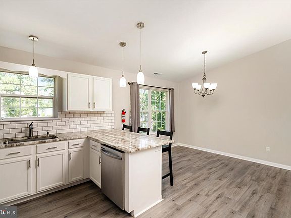 4th image of 302 Algonquin Trl