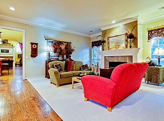 5th image of 2623 Woods Ln