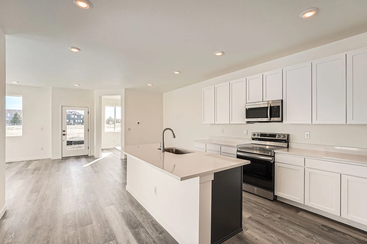 3 bed, 2.5 bath, 1969 sqft, $2,899 — Photo 3