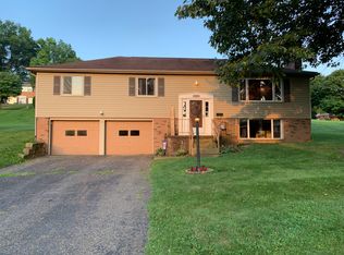 1716 Flint Ln, Coshocton, OH 43812