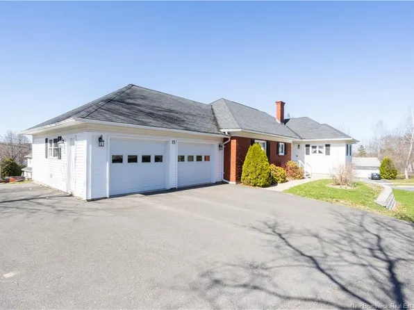 15 Talisman Cres, Fredericton, NB E3C 1L9