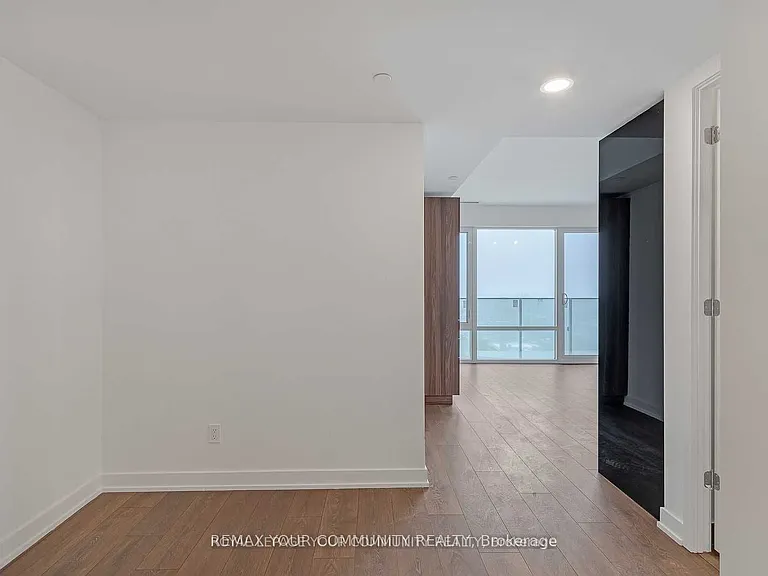 501 Yonge St #4802 — Photo 7