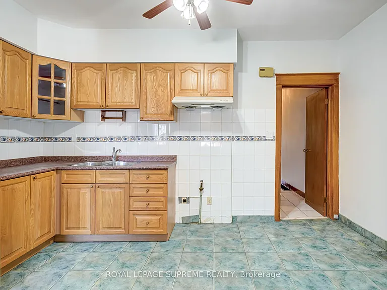 160 Shanly St #MAIN LOWER — Photo 8
