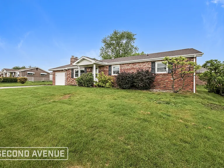 1003 Locust Dr — Photo 22