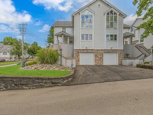 119 Saint Tropez Cir, Beaver Falls, PA 15010