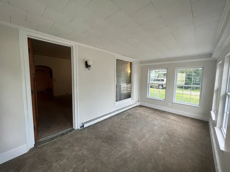 205 E Berry St — Photo 13