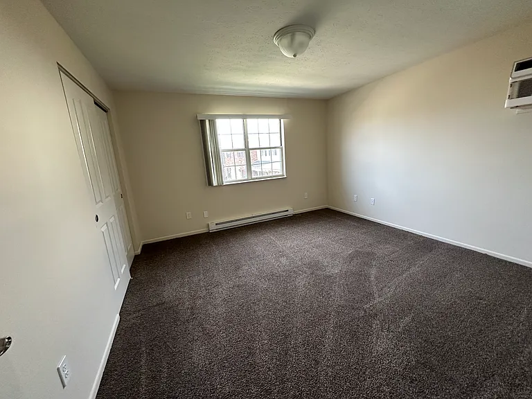 Pleasant Valley Apartments — Photo 13