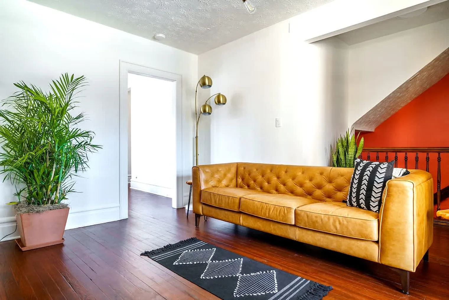 2 bed, 1.0 bath, 1194 sqft, $3,747 — Photo 2