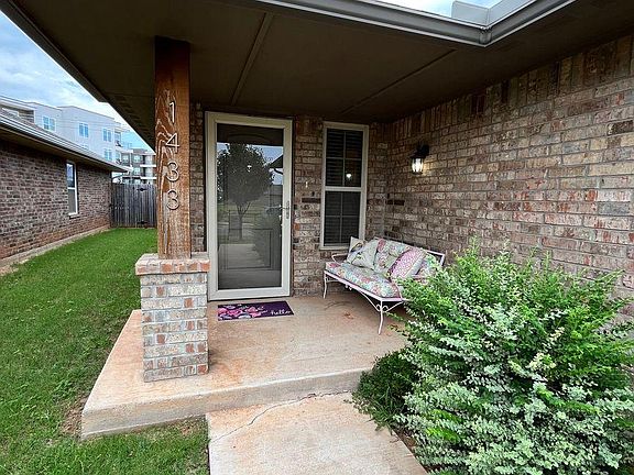 3rd image of 1433 NW 129th Ter
