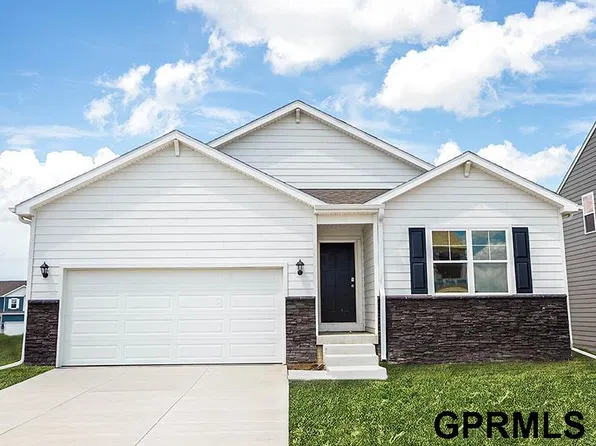 6714 Wren Cir, Papillion, NE 68133