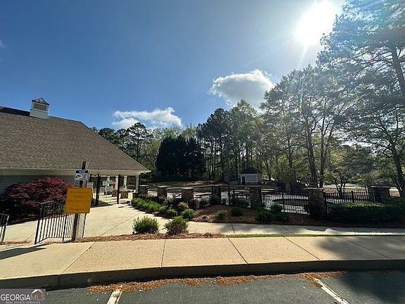 3rd image of 9208 Golfview Cir