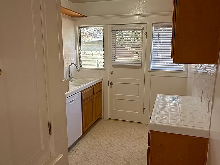 401 E Foothill Blvd #105 — Photo 7