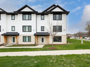 290 Kenneth Dr, Iowa City, IA 52245
