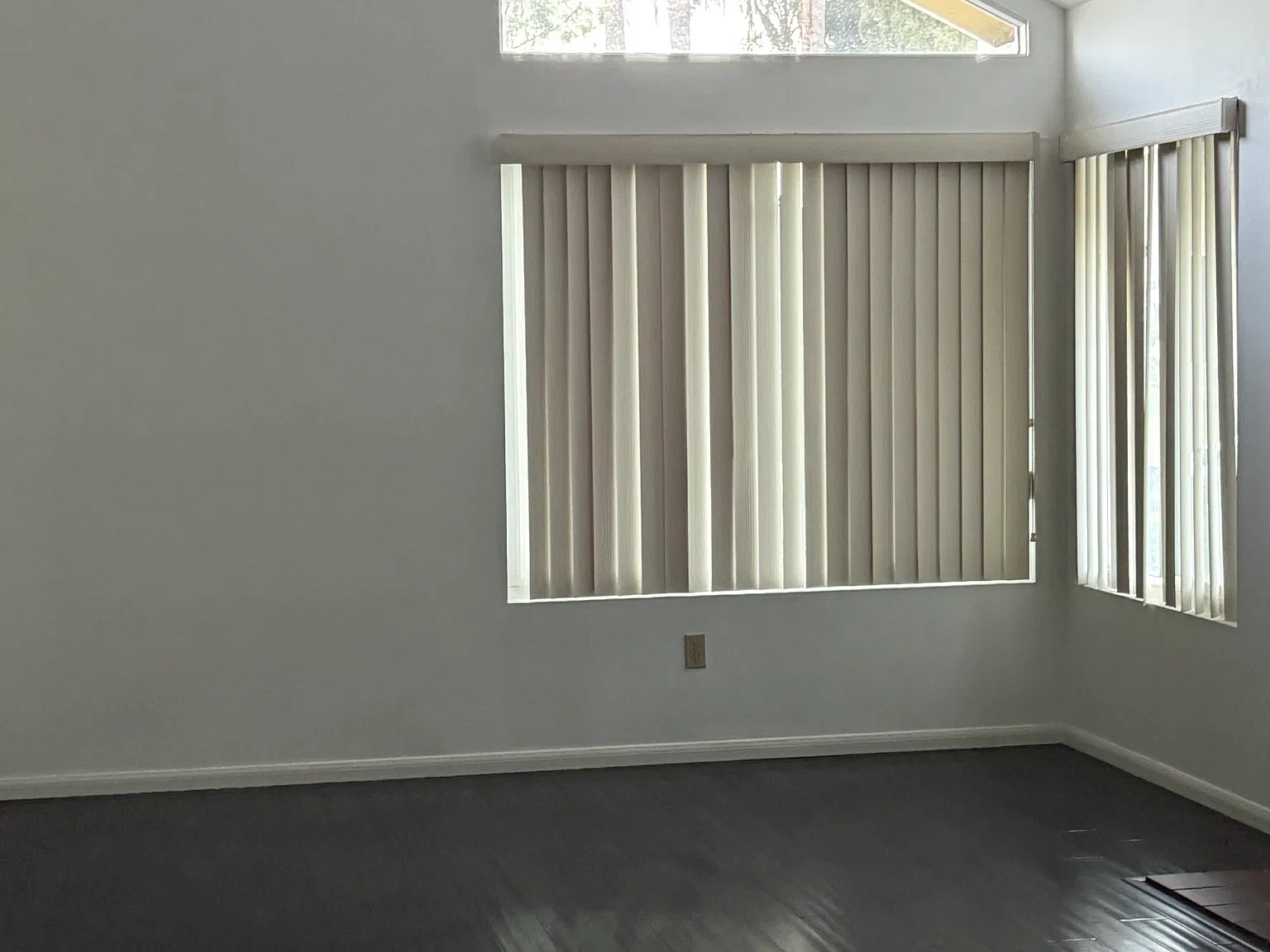 5 bed, 2300 sqft, $3,900 — Photo 3