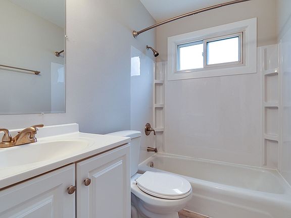4th image of 4724-4806 Burma Rd #2B-1Ba-850Sqft