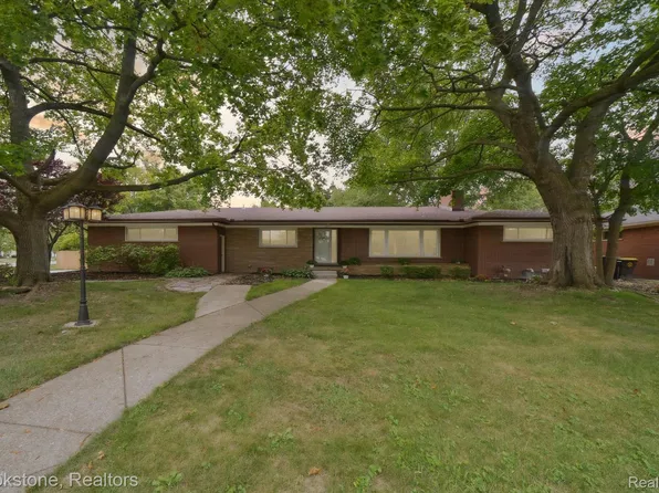 2211 Parkside St, Trenton, MI 48183