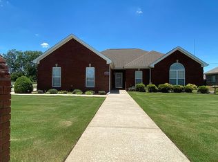 312 Nichole Ln, Muscle Shoals, AL 35661