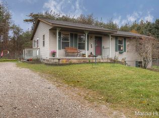 8933 S Cottonwood Ave, Howard City, MI 49329