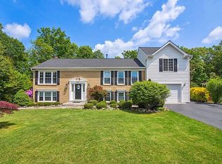 12996 Hampton Forest Ct, Fairfax, VA 22030