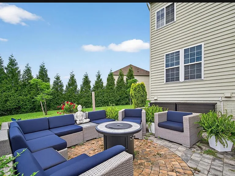 Toboggan Cir — Photo 8
